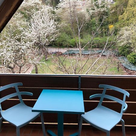 Blaues Zimmer Mit Grossem Balkon, Bad Ist Ein Traum, 50 Schritte Zum Radweg Am Main,Ideal For Short Stay Mainstockheim Exteriér fotografie