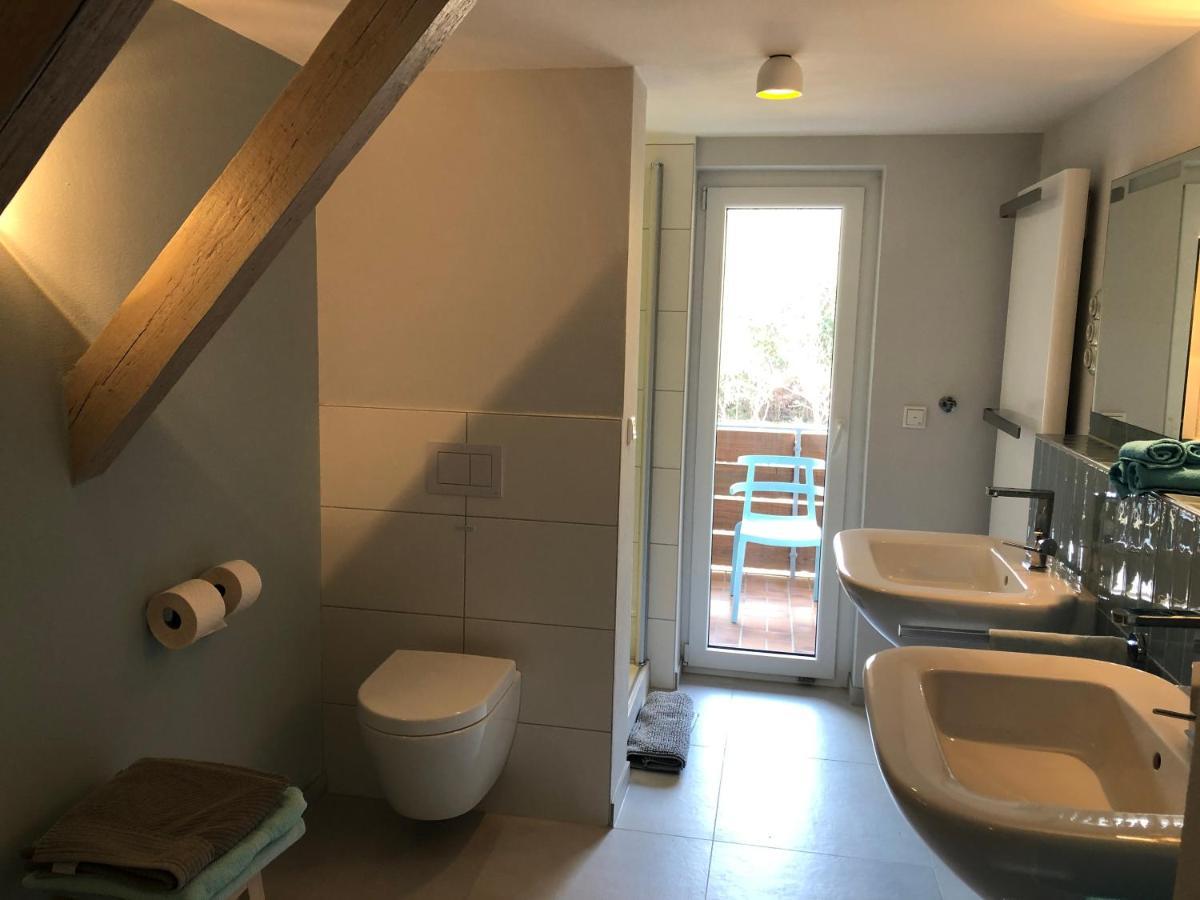 Blaues Zimmer Mit Grossem Balkon, Bad Ist Ein Traum, 50 Schritte Zum Radweg Am Main,Ideal For Short Stay Mainstockheim Exteriér fotografie