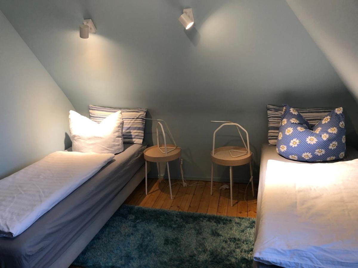 Blaues Zimmer Mit Grossem Balkon, Bad Ist Ein Traum, 50 Schritte Zum Radweg Am Main,Ideal For Short Stay Mainstockheim Exteriér fotografie