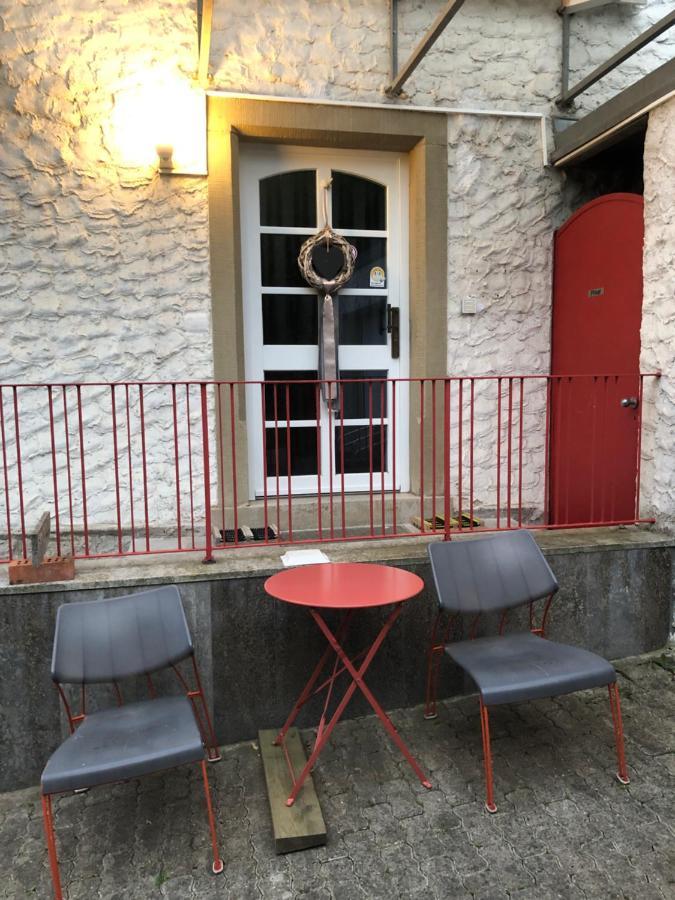 Blaues Zimmer Mit Grossem Balkon, Bad Ist Ein Traum, 50 Schritte Zum Radweg Am Main,Ideal For Short Stay Mainstockheim Exteriér fotografie