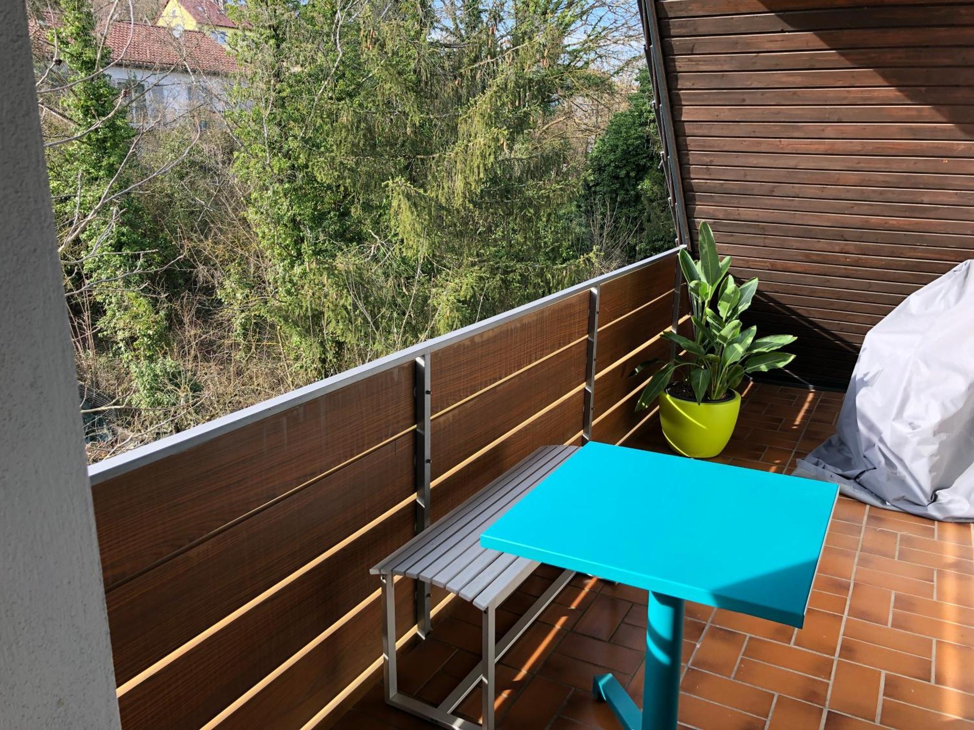 Blaues Zimmer Mit Grossem Balkon, Bad Ist Ein Traum, 50 Schritte Zum Radweg Am Main,Ideal For Short Stay Mainstockheim Exteriér fotografie